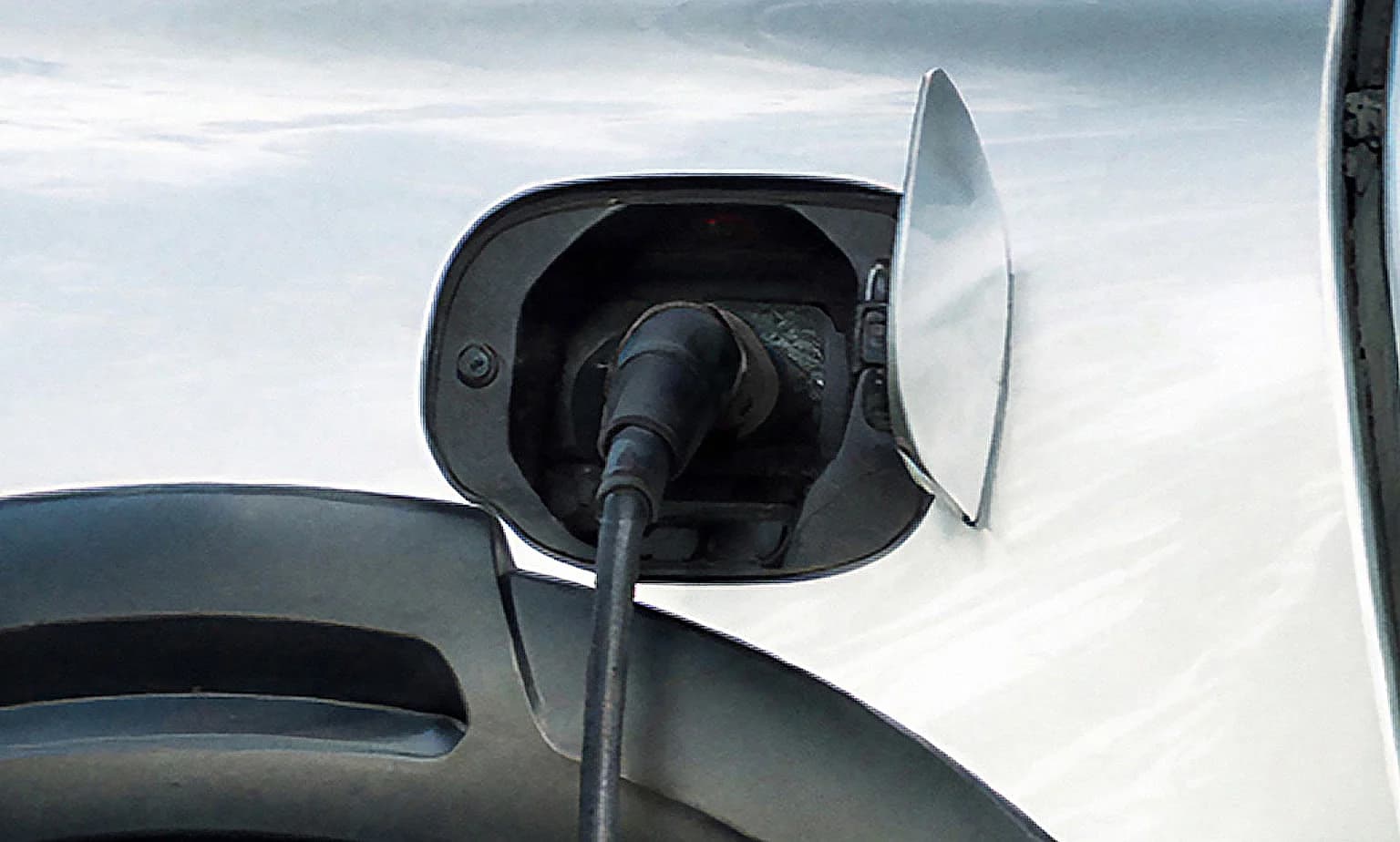 New GWM P300 PHEV — photo 3 of 8