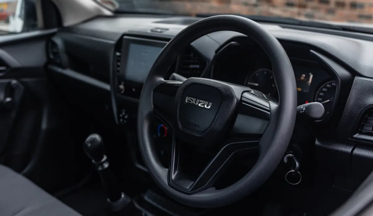 New Isuzu D-MAX GEN 6 — photo 4 of 7