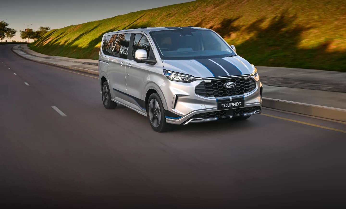 New Ford Tourneo Custom — photo 3 of 5