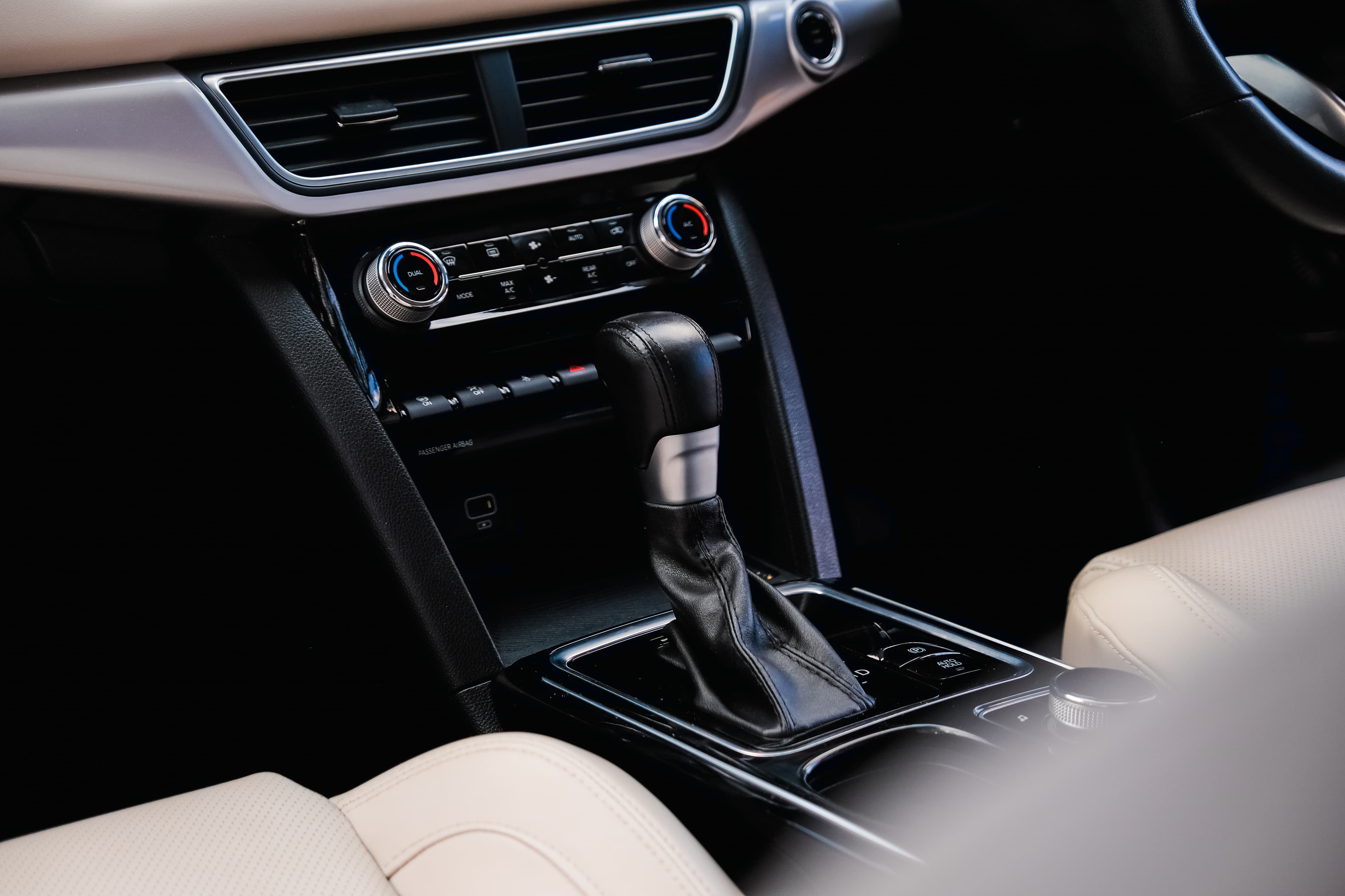 New Mahindra XUV700 — photo 4 of 8