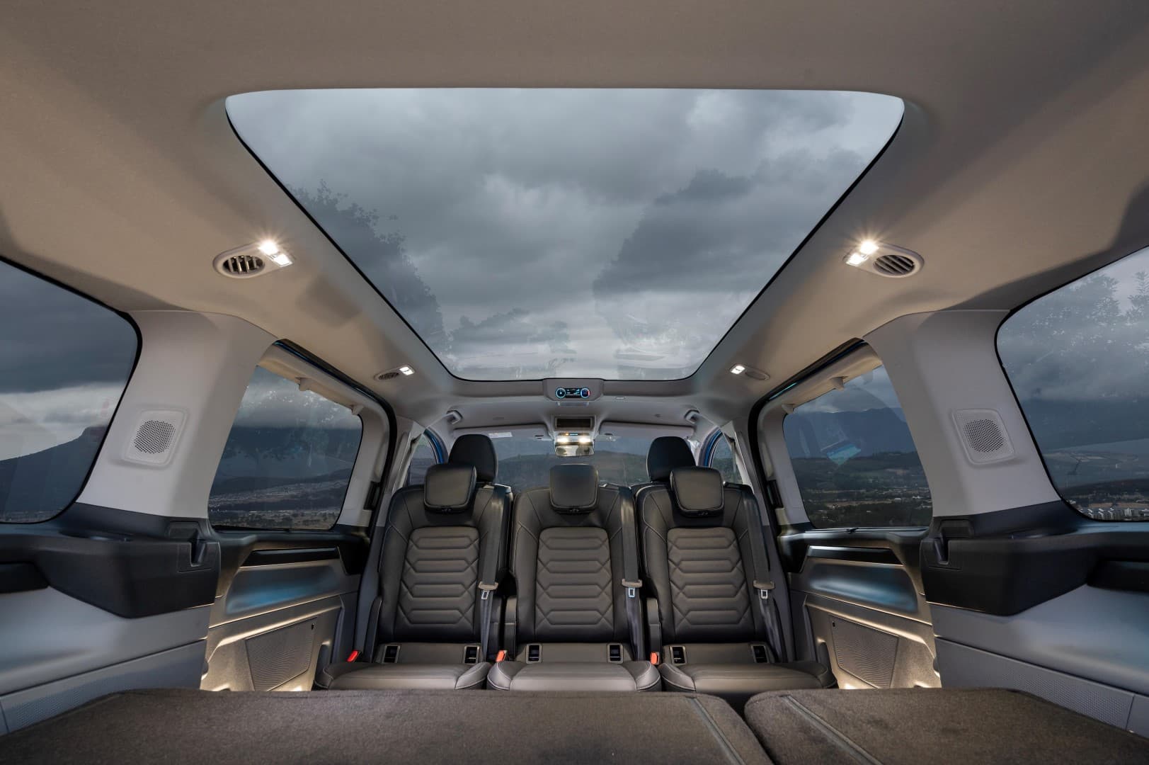 New Ford Tourneo Custom — photo 4 of 5