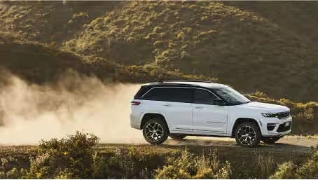 New Jeep Grand Cherokee — photo 3 of 8
