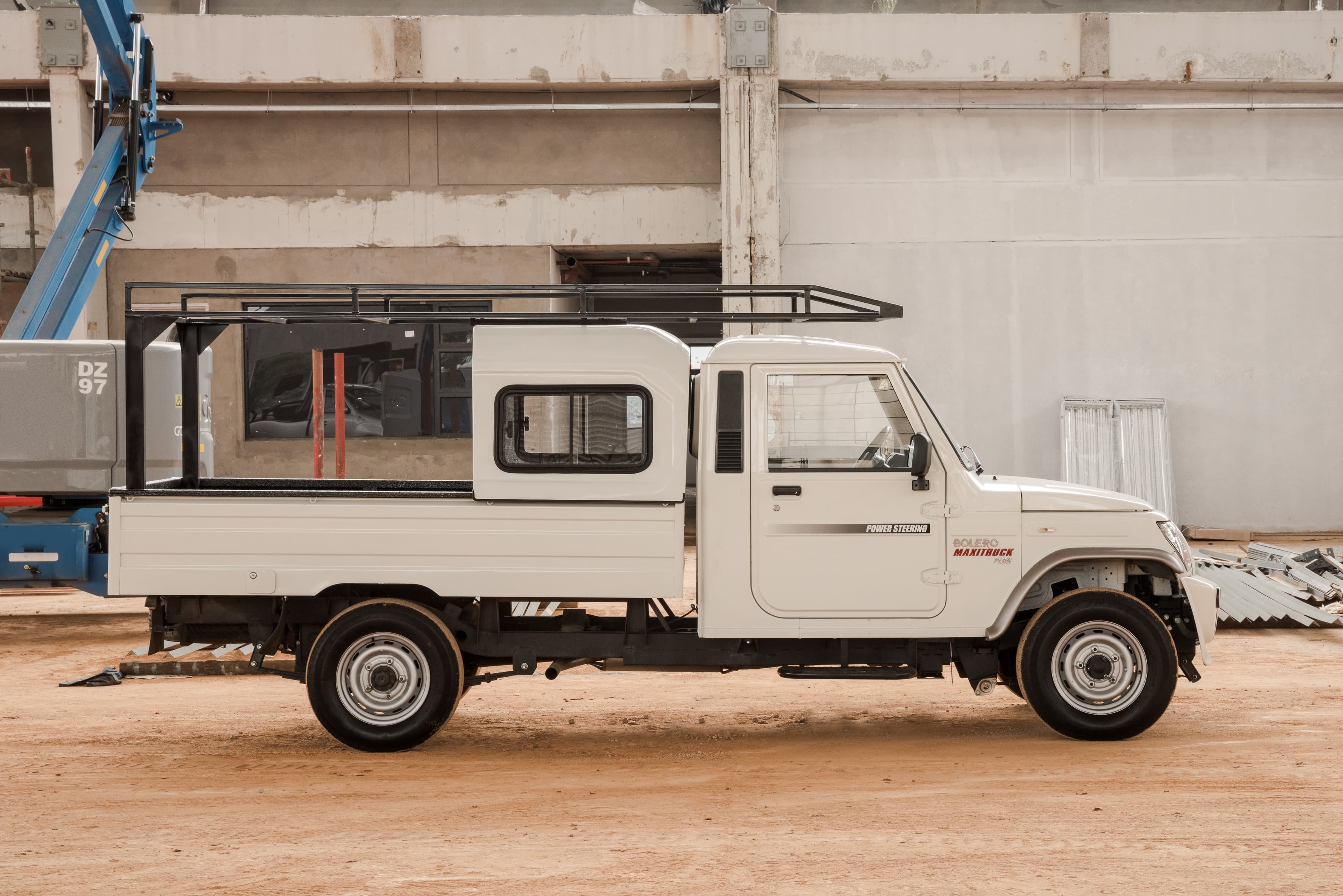 New Mahindra Bolero — photo 1 of 5