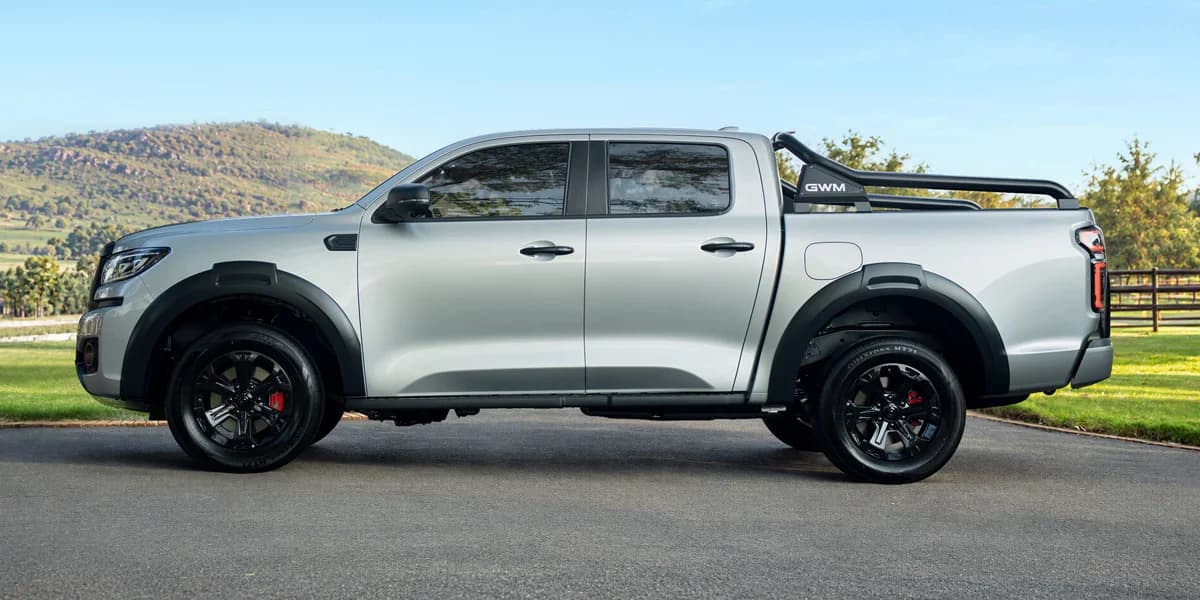 New GWM P300 PHEV — photo 1 of 8