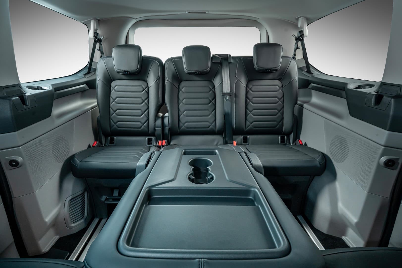 New Ford Tourneo Custom — photo 2 of 5