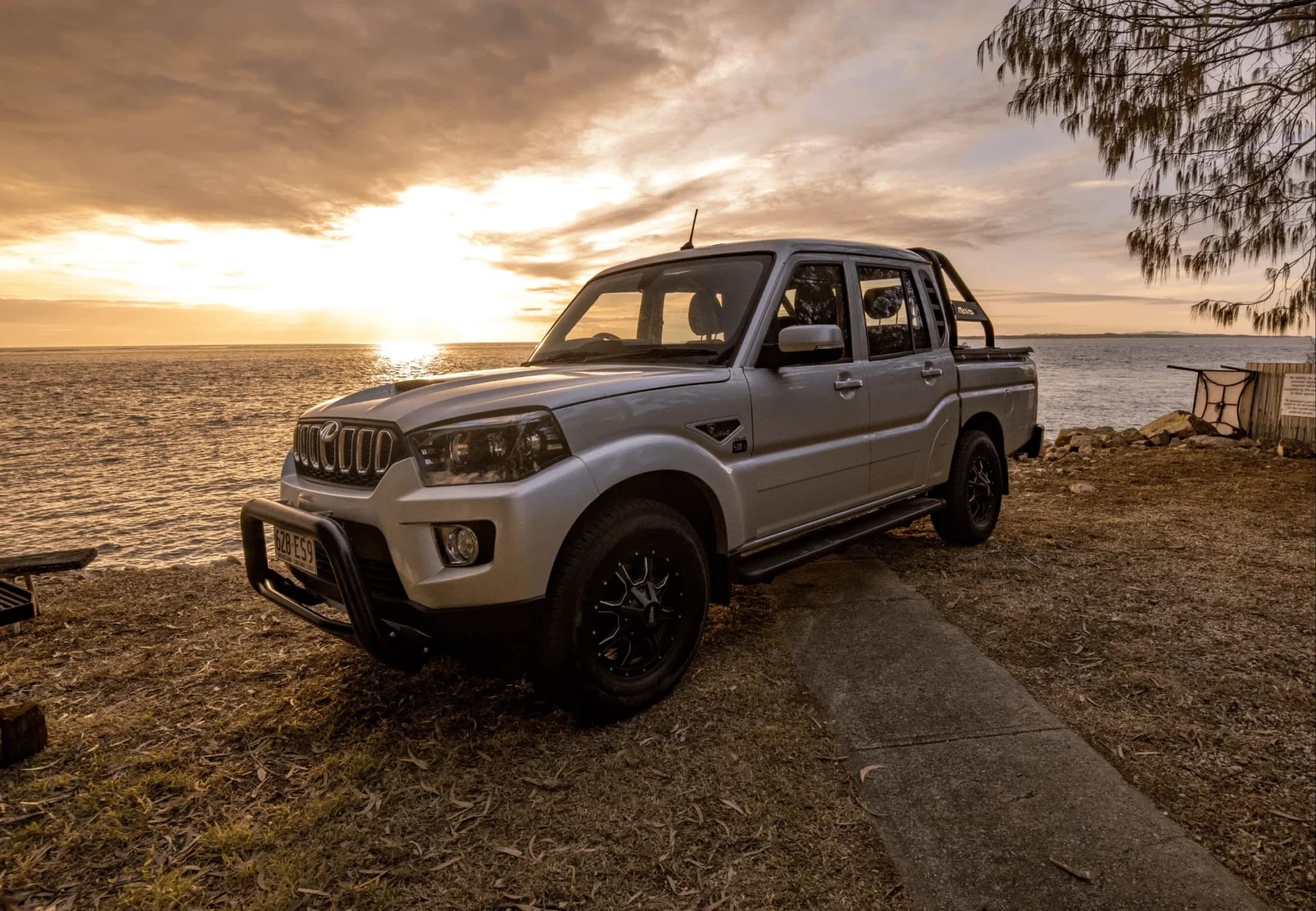 New Mahindra Pik Up Double Cab — photo 1 of 8