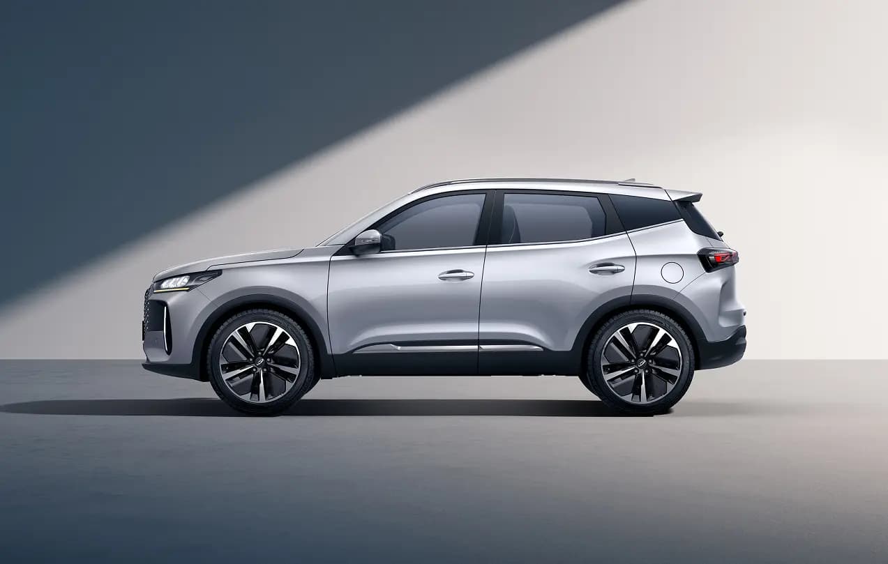 New Chery Tiggo 4 Cross HEV — photo 2 of 3