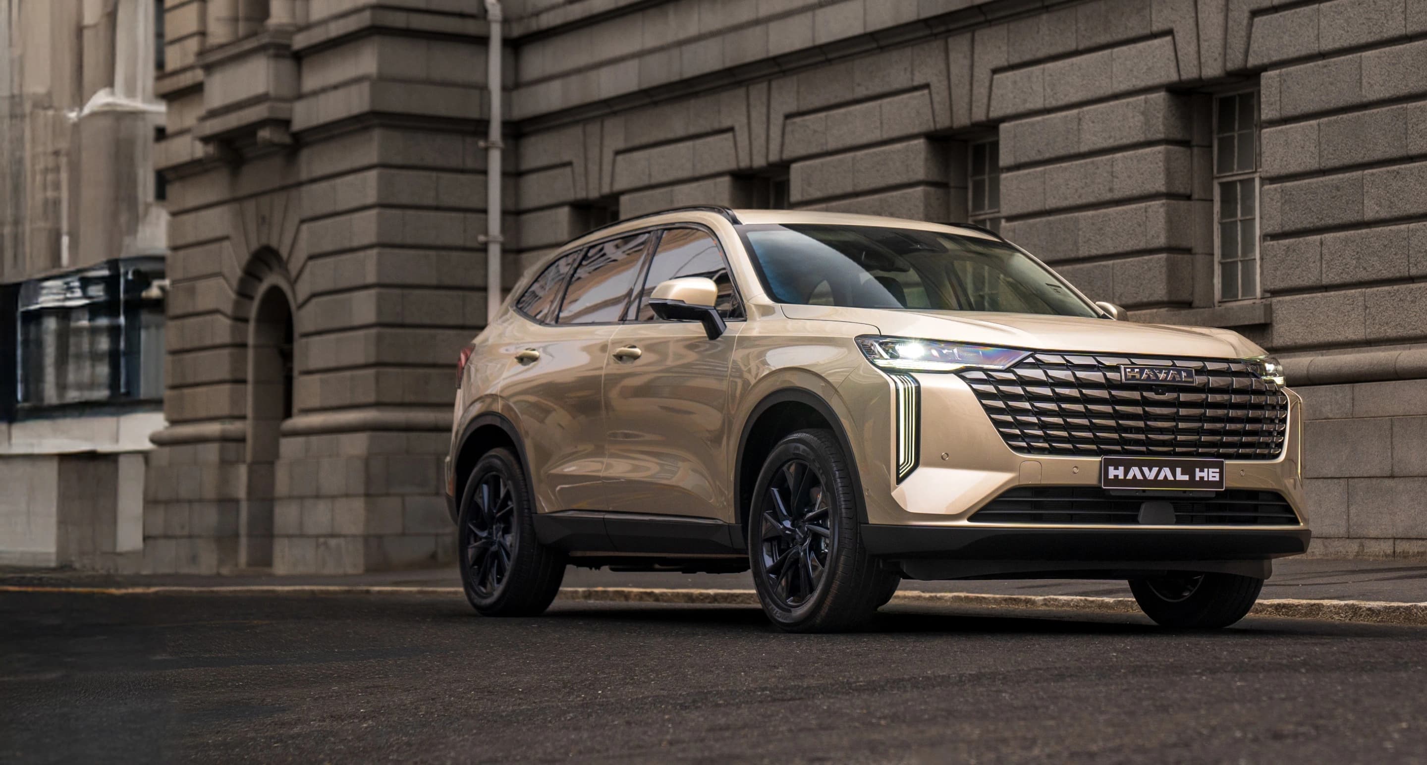 New Haval H6 — photo 1 of 8