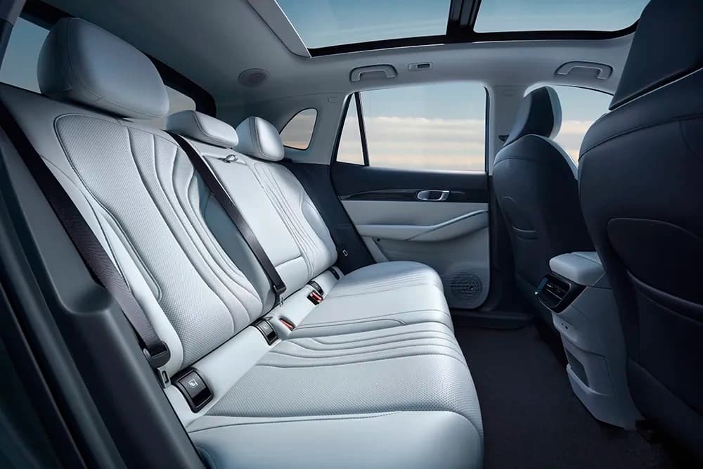 New Geely E5 — photo 6 of 8