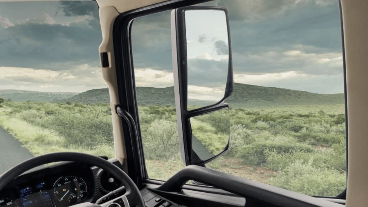 New Hino 700 — photo 7 of 9
