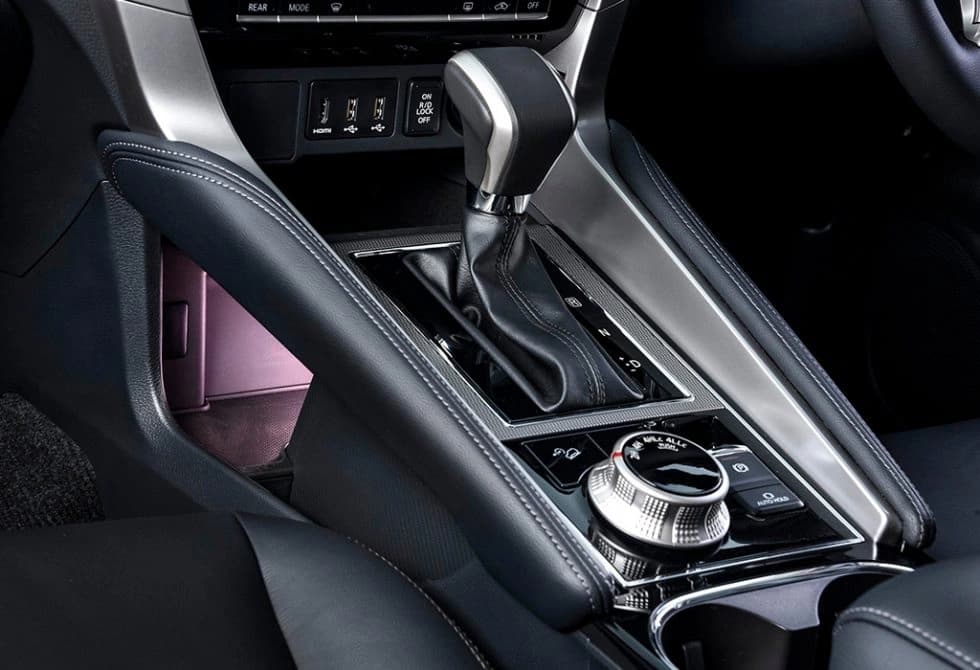 New Mitsubishi Pajero Sport — photo 6 of 8