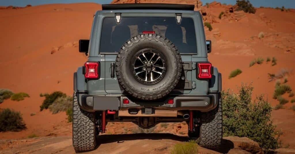 New Jeep Wrangler — photo 3 of 7