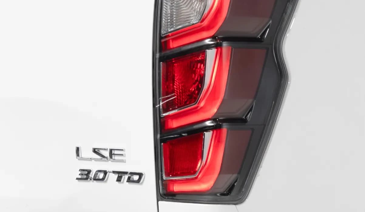 New Isuzu D-MAX Extended Cab — photo 4 of 8