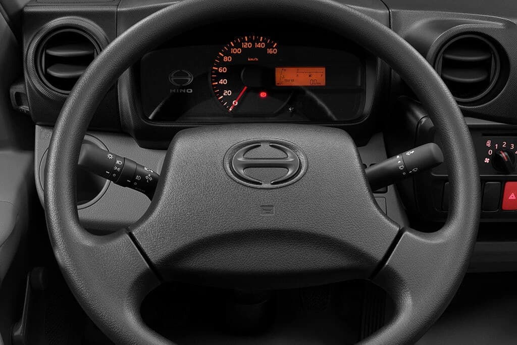New Hino 200 — photo 5 of 9