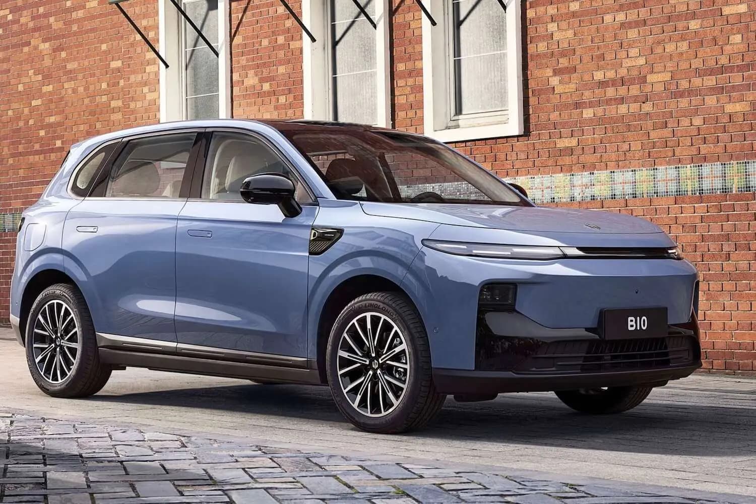 New Leapmotor B10 Hybrid EV — photo 1 of 8