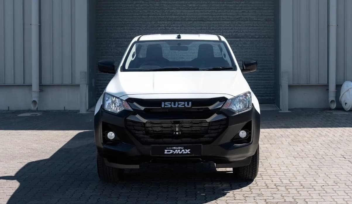 New Isuzu D-MAX GEN 6 — photo 2 of 7